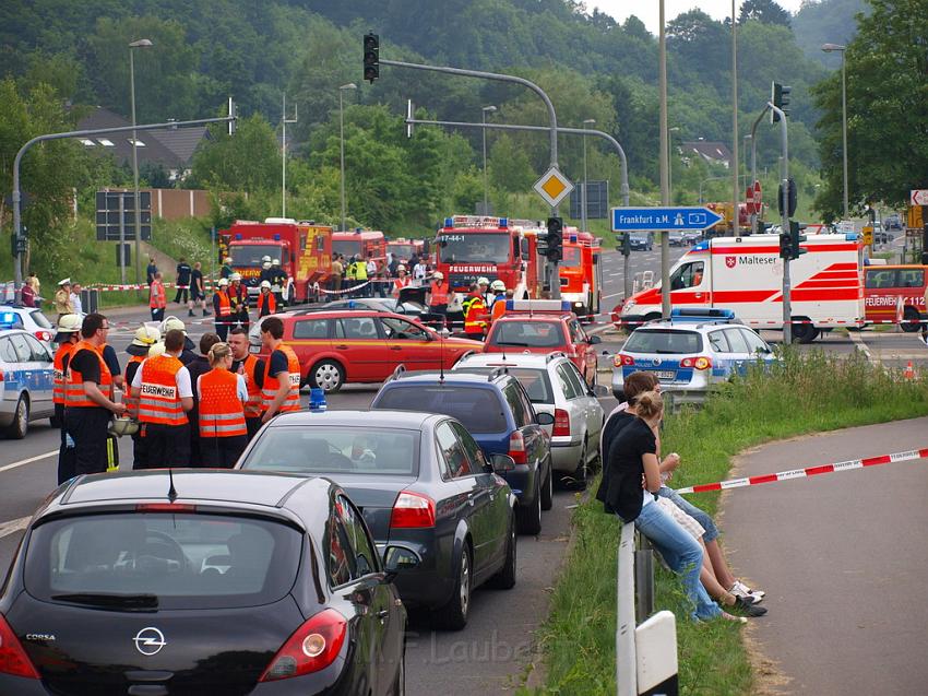 Schwerer Unfall mit Reisebus Lohmar Donrather Dreieck P282.JPG